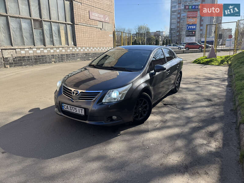 Седан Toyota Avensis 2009 в 