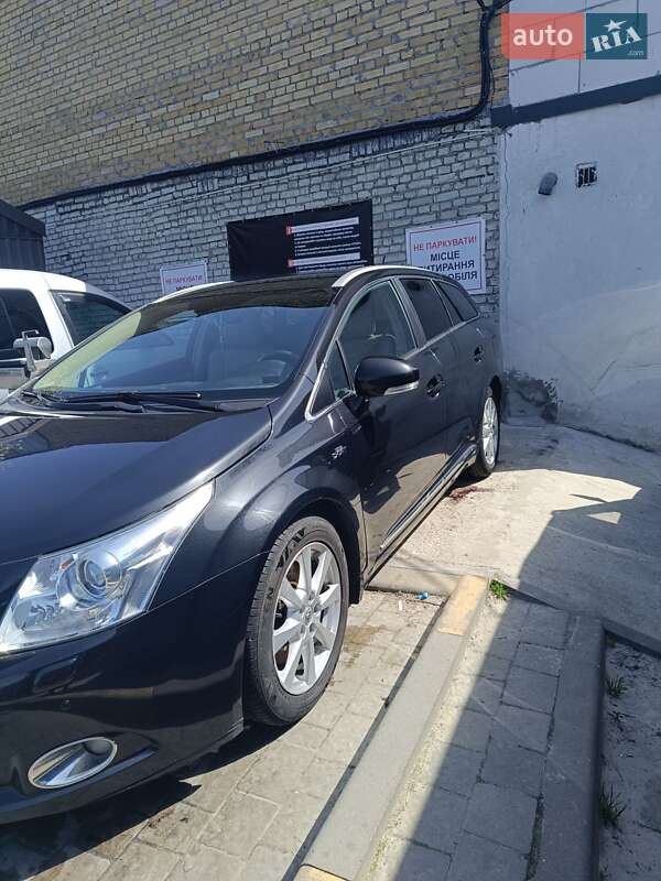 Універсал Toyota Avensis 2011 в Львові