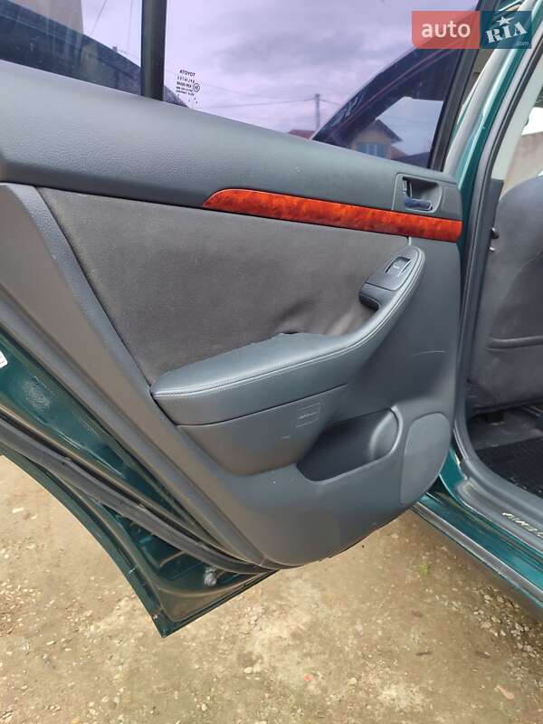 Ліфтбек Toyota Avensis 2003 в Болехові