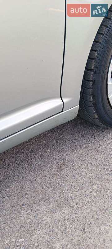 Універсал Toyota Avensis 2003 в Бару