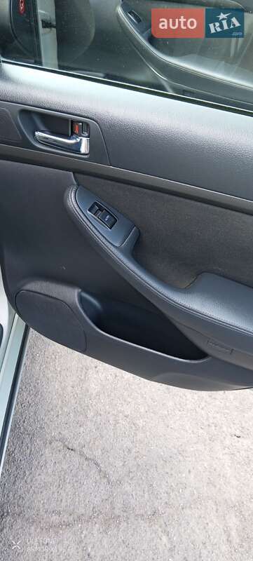 Універсал Toyota Avensis 2003 в Бару