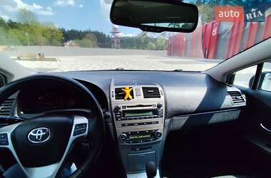 Седан Toyota Avensis 2010 в 
