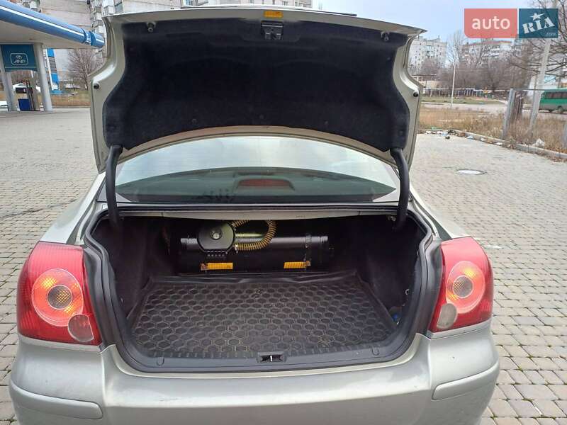 Седан Toyota Avensis 2006 в Николаеве