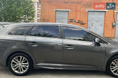 Универсал Toyota Avensis 2015 в 