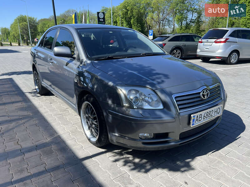 Седан Toyota Avensis 2004 в Виннице