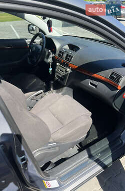 Седан Toyota Avensis 2004 в 