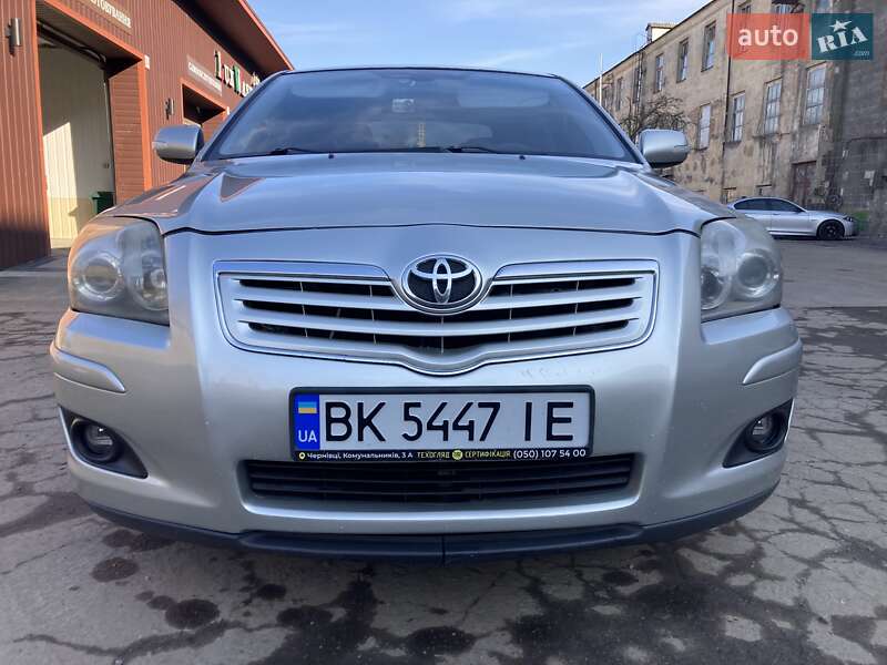 Лифтбек Toyota Avensis 2006 в Ровно