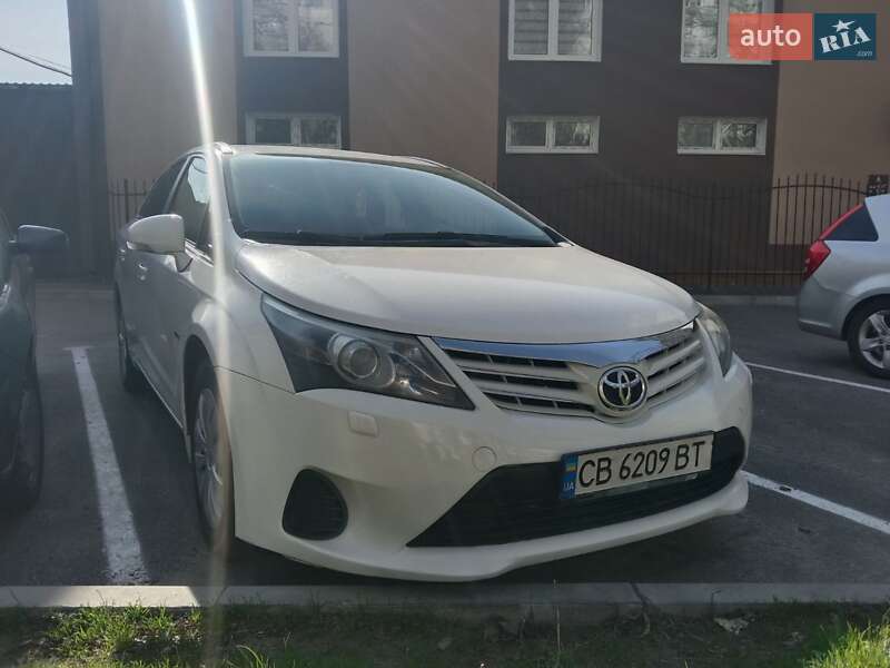 Універсал Toyota Avensis 2012 в Чернігові