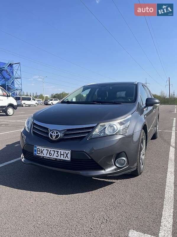Універсал Toyota Avensis 2012 в Рівному