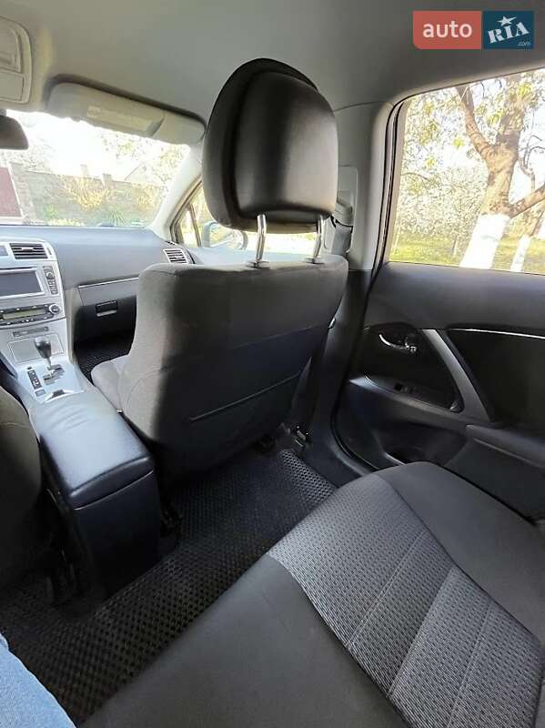 Універсал Toyota Avensis 2012 в Рівному