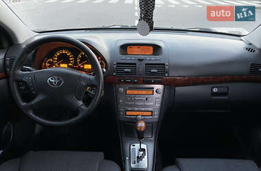 Ліфтбек Toyota Avensis 2004 в 