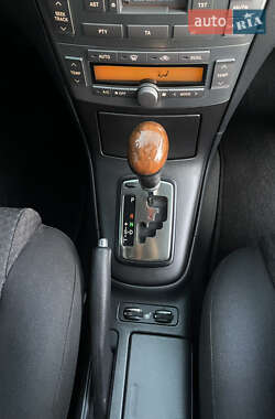 Ліфтбек Toyota Avensis 2004 в 