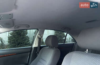 Ліфтбек Toyota Avensis 2004 в 