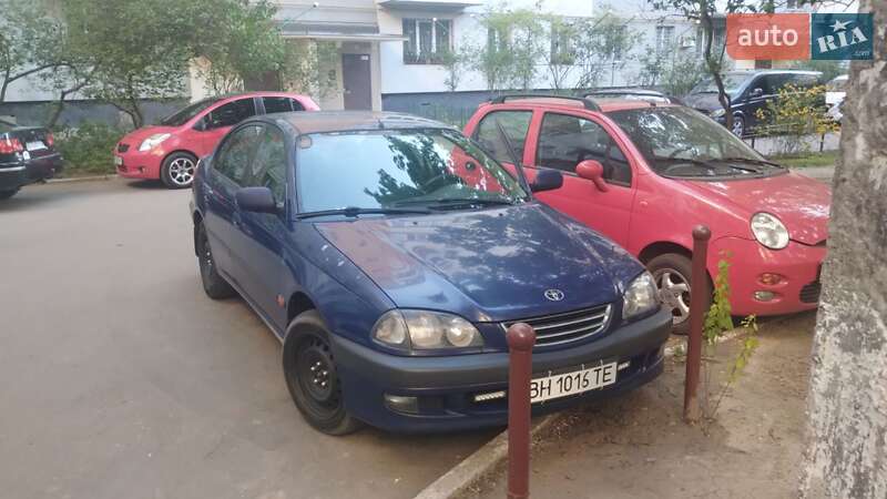 Седан Toyota Avensis 2000 в 