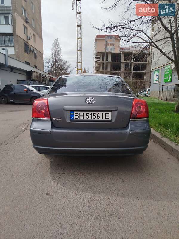 Седан Toyota Avensis 2004 в Одессе
