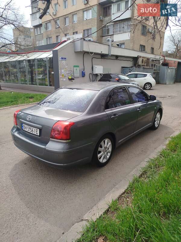Седан Toyota Avensis 2004 в Одессе