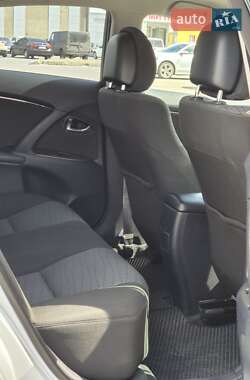 Седан Toyota Avensis 2011 в 