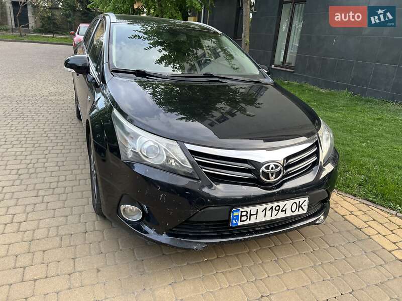 Універсал Toyota Avensis 2013 в 