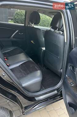 Універсал Toyota Avensis 2013 в 