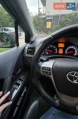 Універсал Toyota Avensis 2013 в 