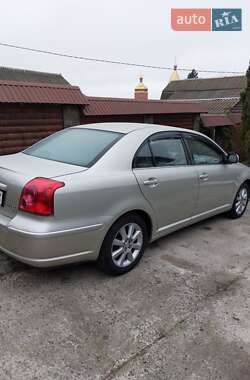 Седан Toyota Avensis 2004 в 