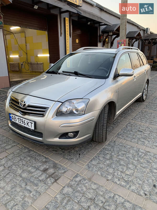 Универсал Toyota Avensis 2008 в Гайвороне