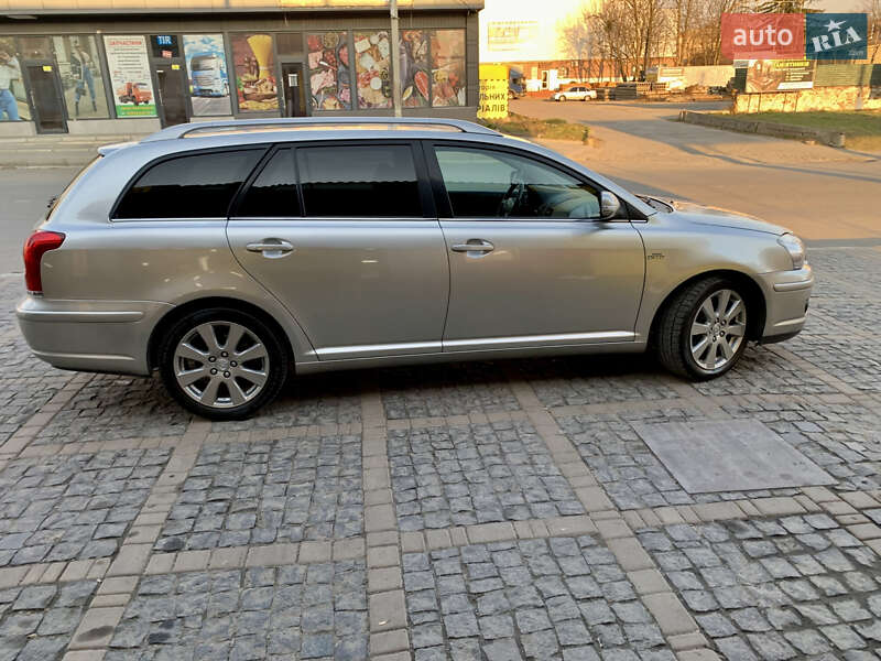 Универсал Toyota Avensis 2008 в Гайвороне