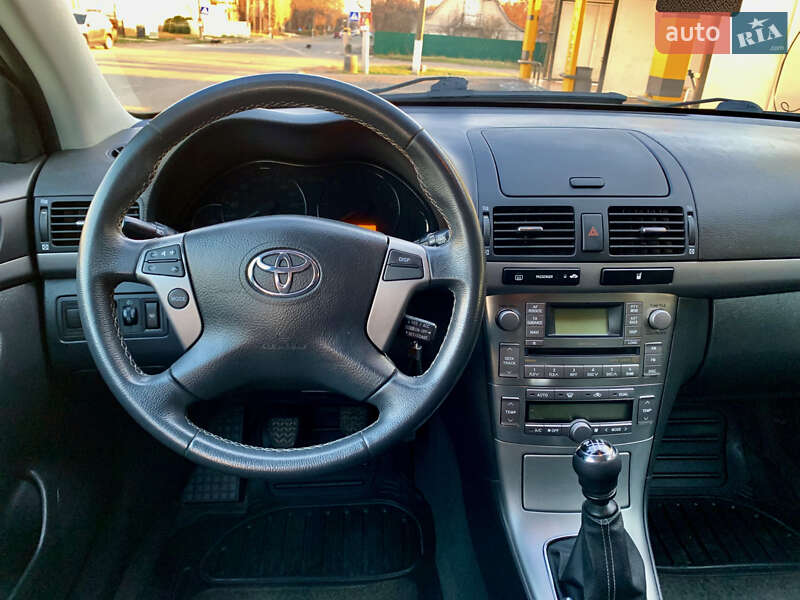 Универсал Toyota Avensis 2008 в Гайвороне