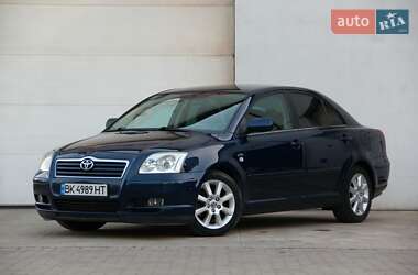 Седан Toyota Avensis 2005 в Сарнах