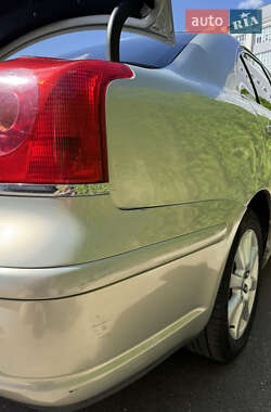 Седан Toyota Avensis 2005 в 