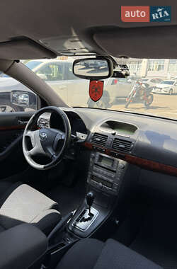 Седан Toyota Avensis 2005 в 
