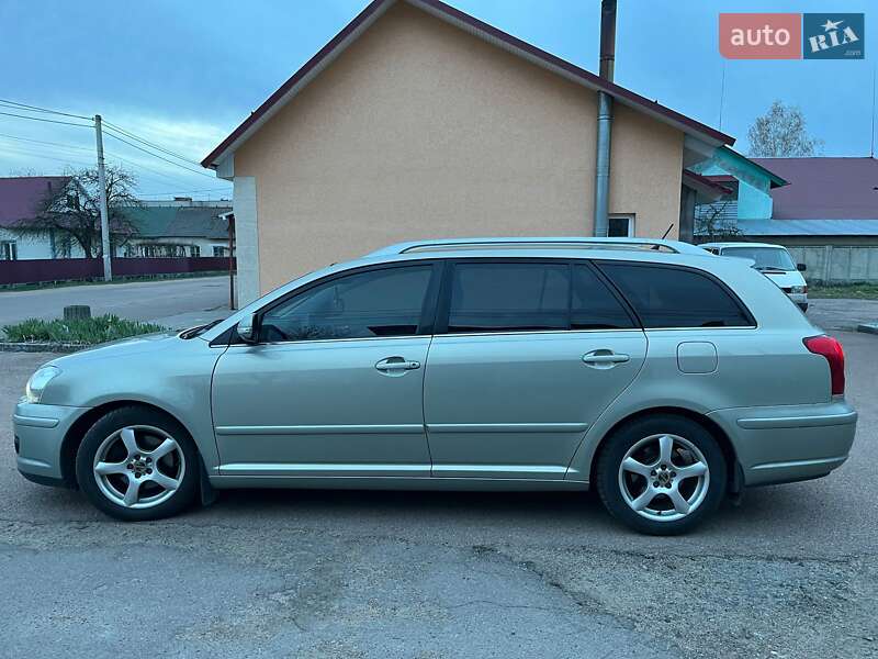 Універсал Toyota Avensis 2008 в Житомирі
