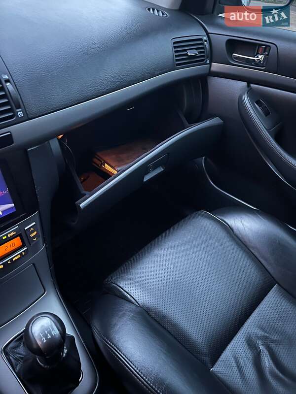 Універсал Toyota Avensis 2008 в Житомирі