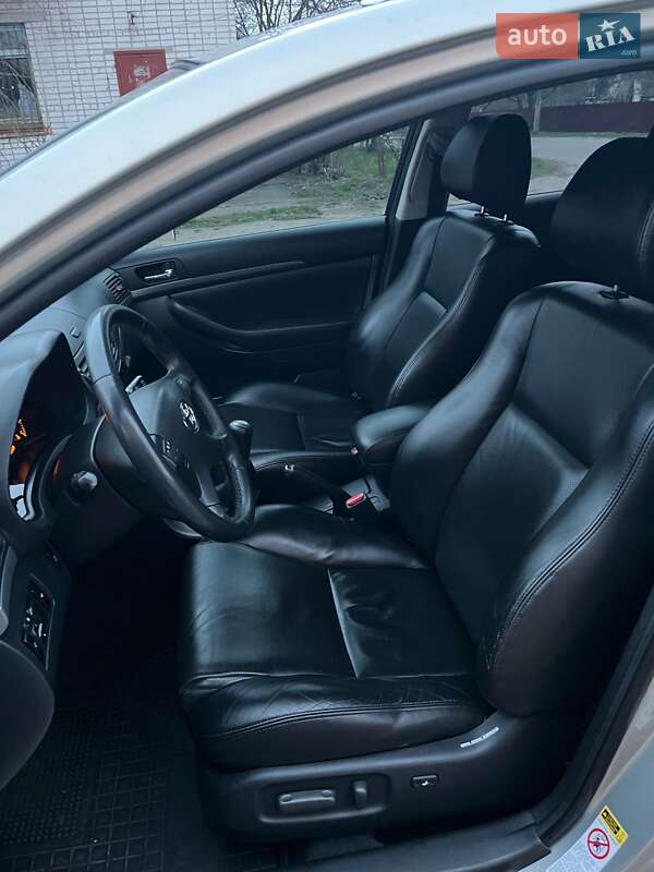 Універсал Toyota Avensis 2008 в Житомирі