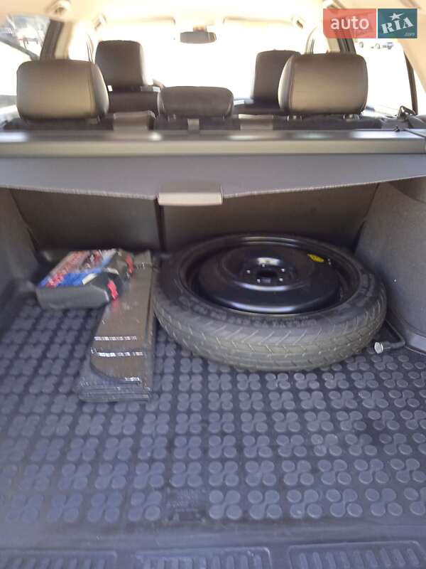 Универсал Toyota Avensis 2006 в Ужгороде