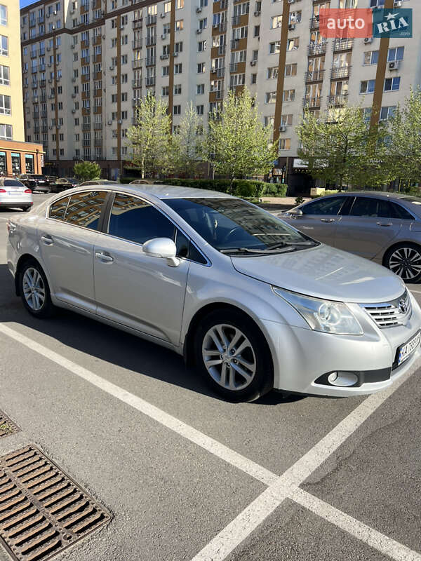 Седан Toyota Avensis 2008 в Киеве