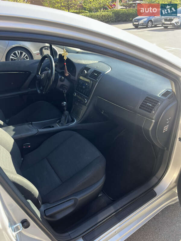 Седан Toyota Avensis 2008 в Киеве