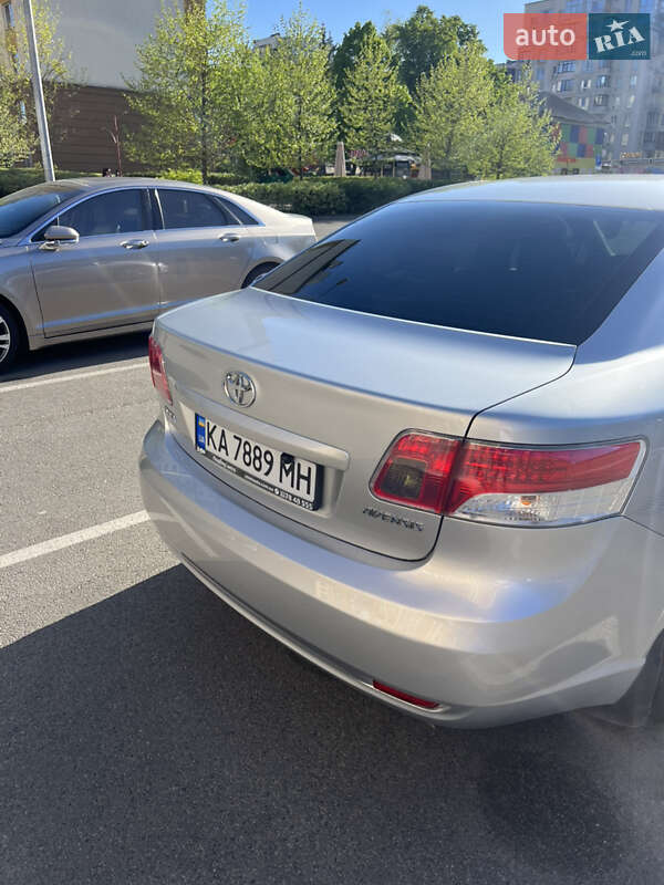 Седан Toyota Avensis 2008 в Киеве