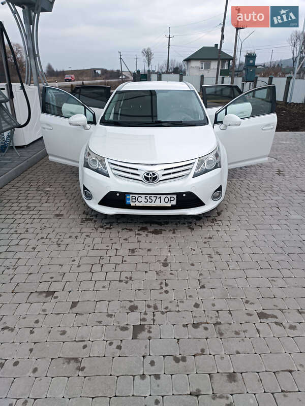 Універсал Toyota Avensis 2013 в Бережанах
