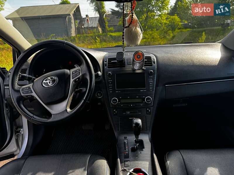 Седан Toyota Avensis 2009 в Стрые