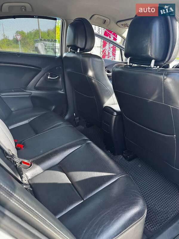 Седан Toyota Avensis 2009 в Стрые