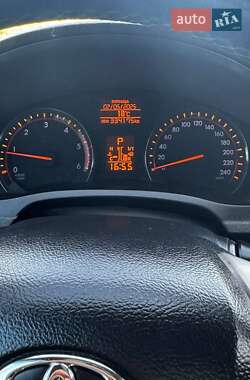 Седан Toyota Avensis 2009 в 