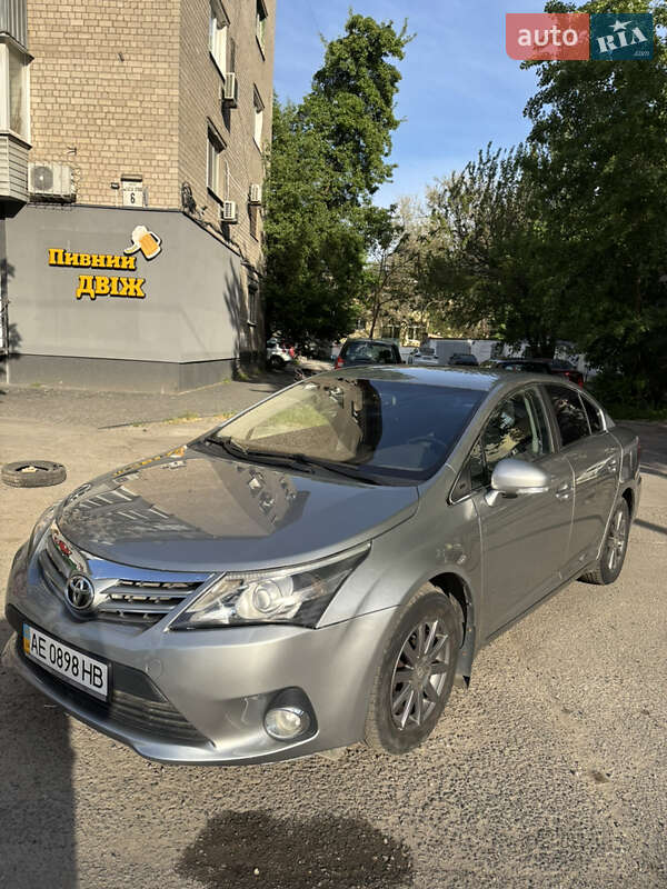 Седан Toyota Avensis 2012 в Днепре