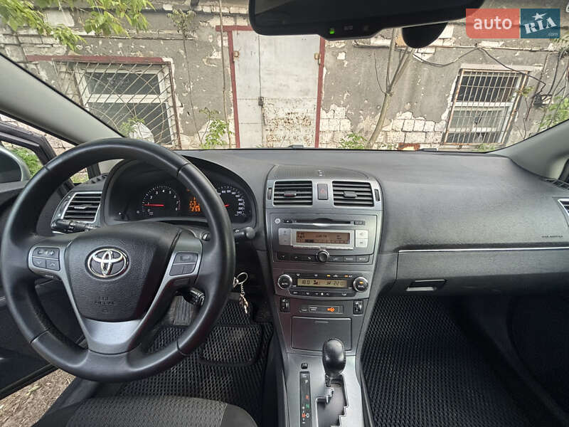 Седан Toyota Avensis 2012 в Днепре