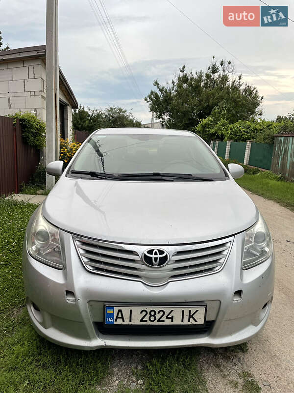 Toyota Avensis 2011