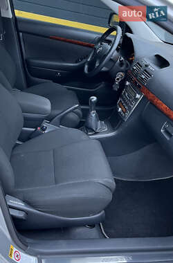 Седан Toyota Avensis 2005 в  фото 12 Седан Toyota Avensis 2005 в