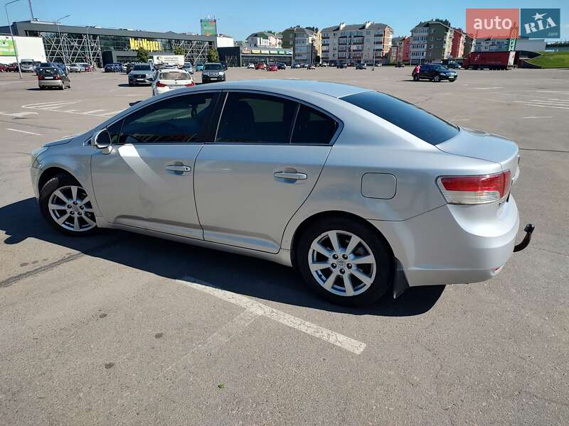 Седан Toyota Avensis 2009 в Києві