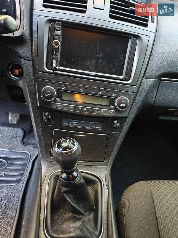 Седан Toyota Avensis 2009 в Києві
