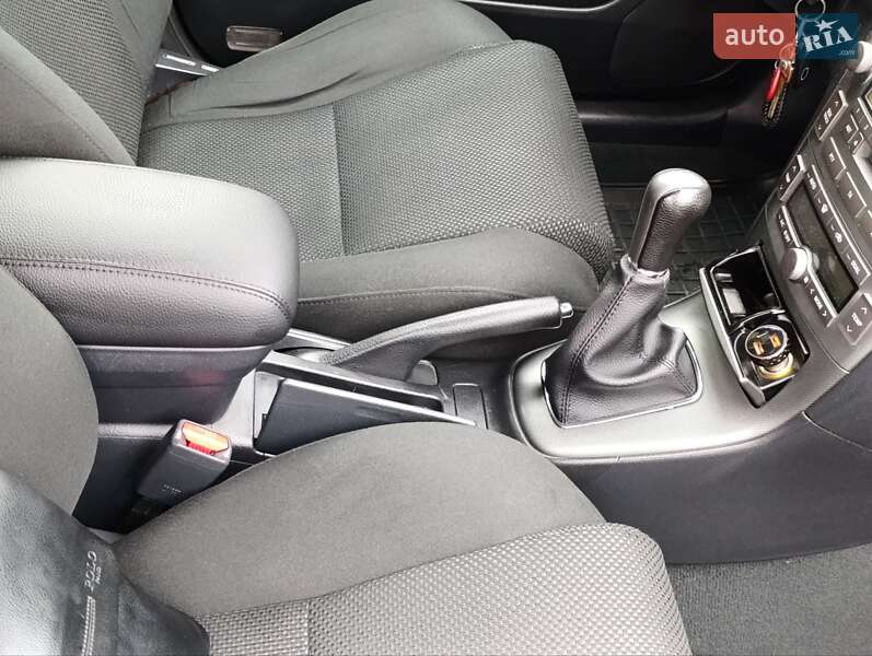 Универсал Toyota Avensis 2005 в Киеве