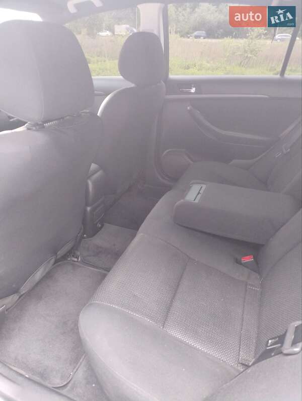Седан Toyota Avensis 2004 в Львові
